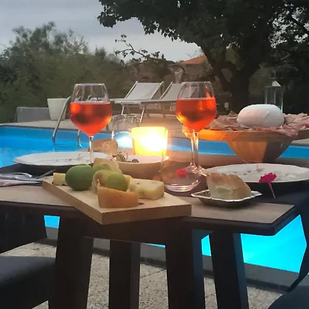 Alojamento de Acomodação e Pequeno-almoço Etna Petit Relais 4*