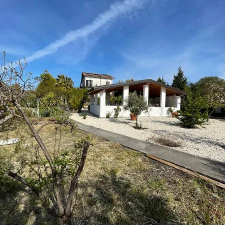 Alojamento de Acomodação e Pequeno-almoço Etna Petit Relais 4*